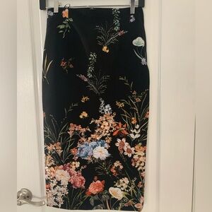 Zara floral pencil  skirt with slit on back.